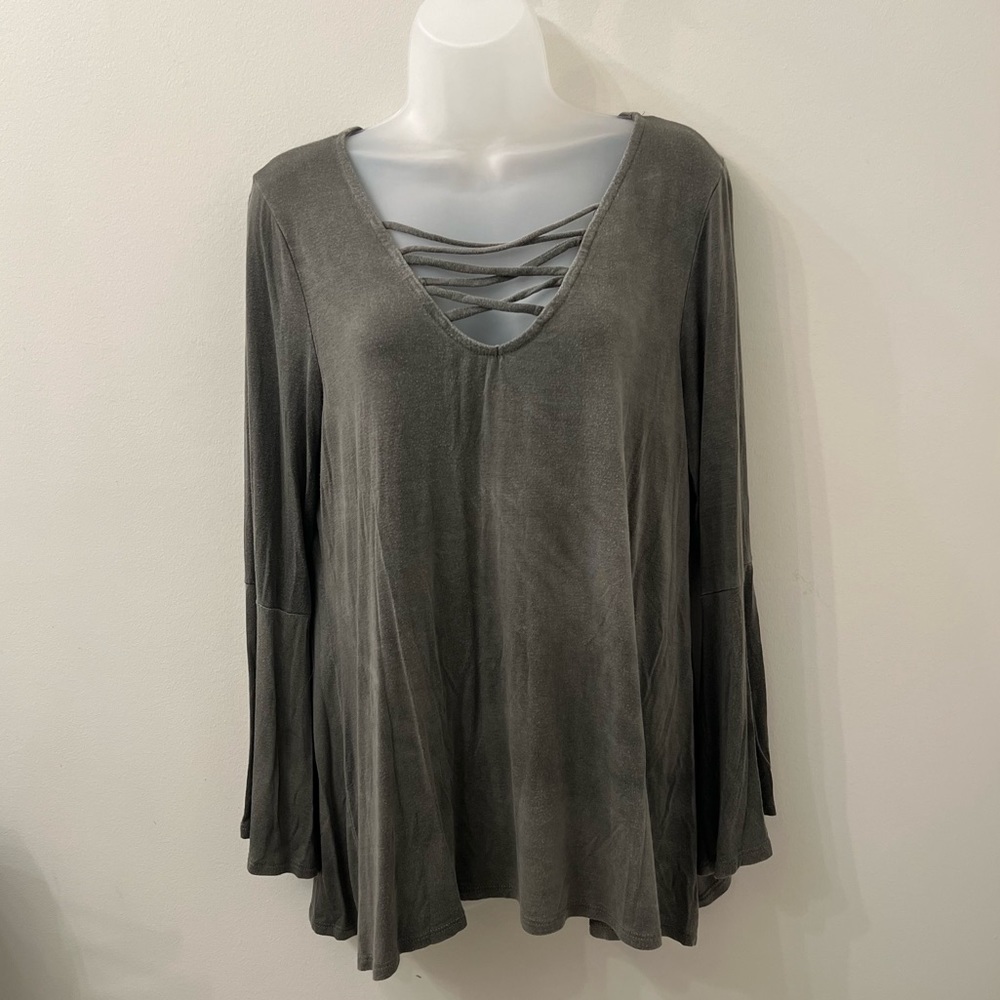 Entro Women’s Retro Bell sleeve cross cross distressed top